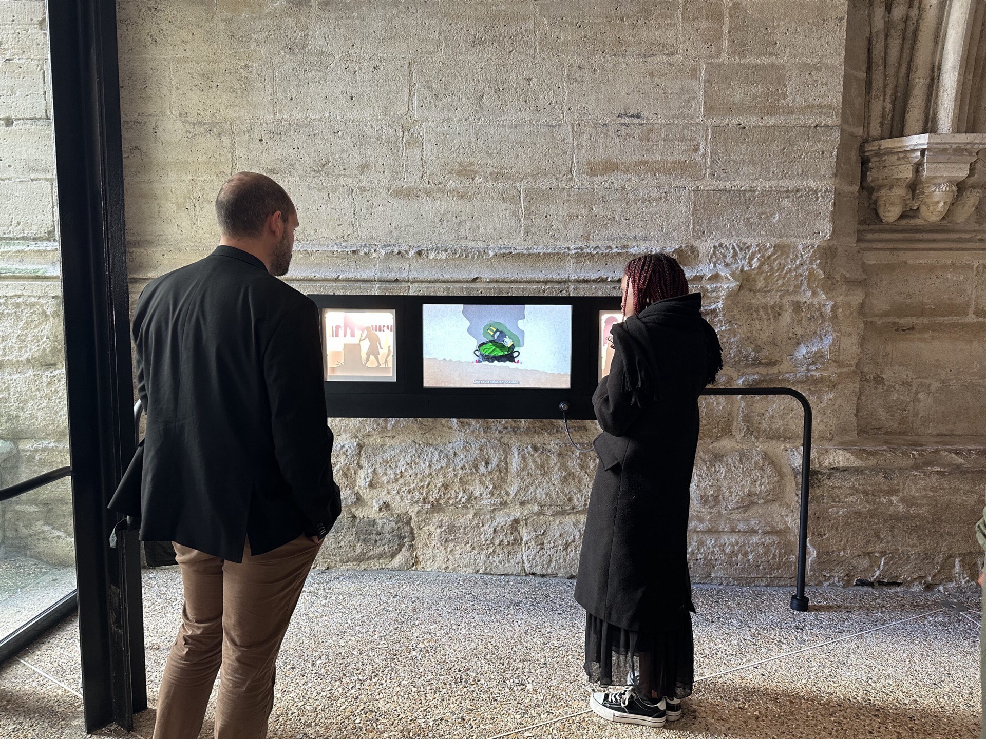 Dispositif audiovisuel, Basilique Saint-Denis